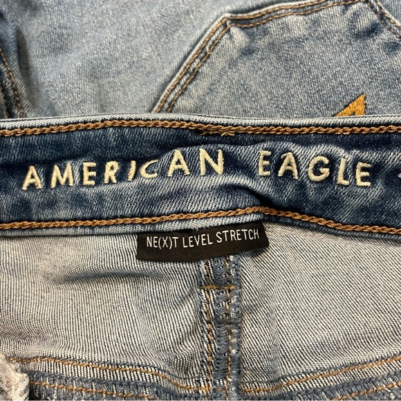 American Eagle Distressed Super Hi-Rise Jegging Jeans. Size 2 - Picture 4 of 7